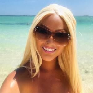 Meet your Posher, Candace